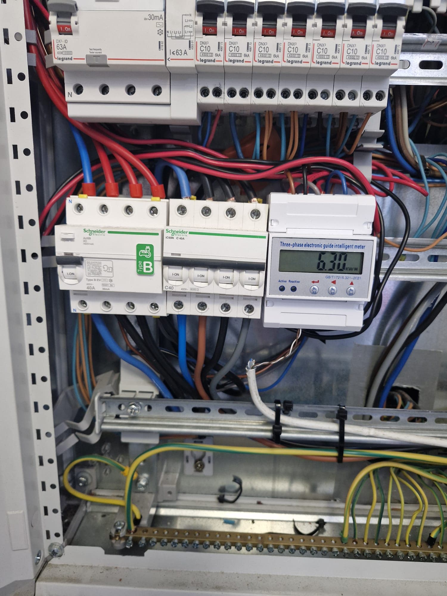 Installation borne de recharge sur parking d’entreprise